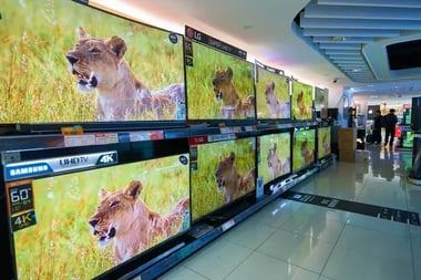 depositphotos_130523964-stock-photo-electronic-store-in-hong-kong