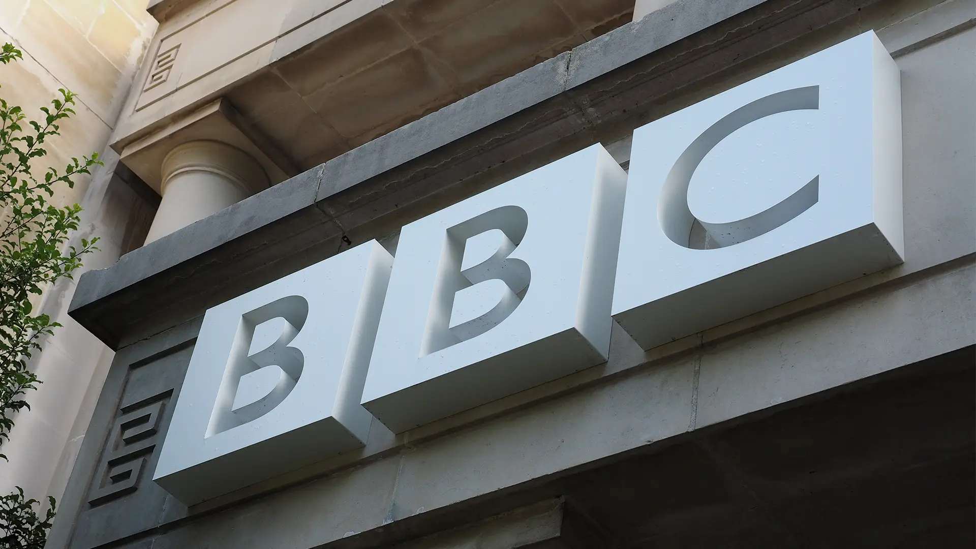 BBC возобновляет англоязычное вещание из России