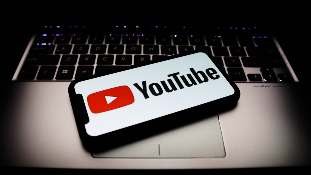 YouTube ограничил монетизацию старых роликов за нецензурную лексику