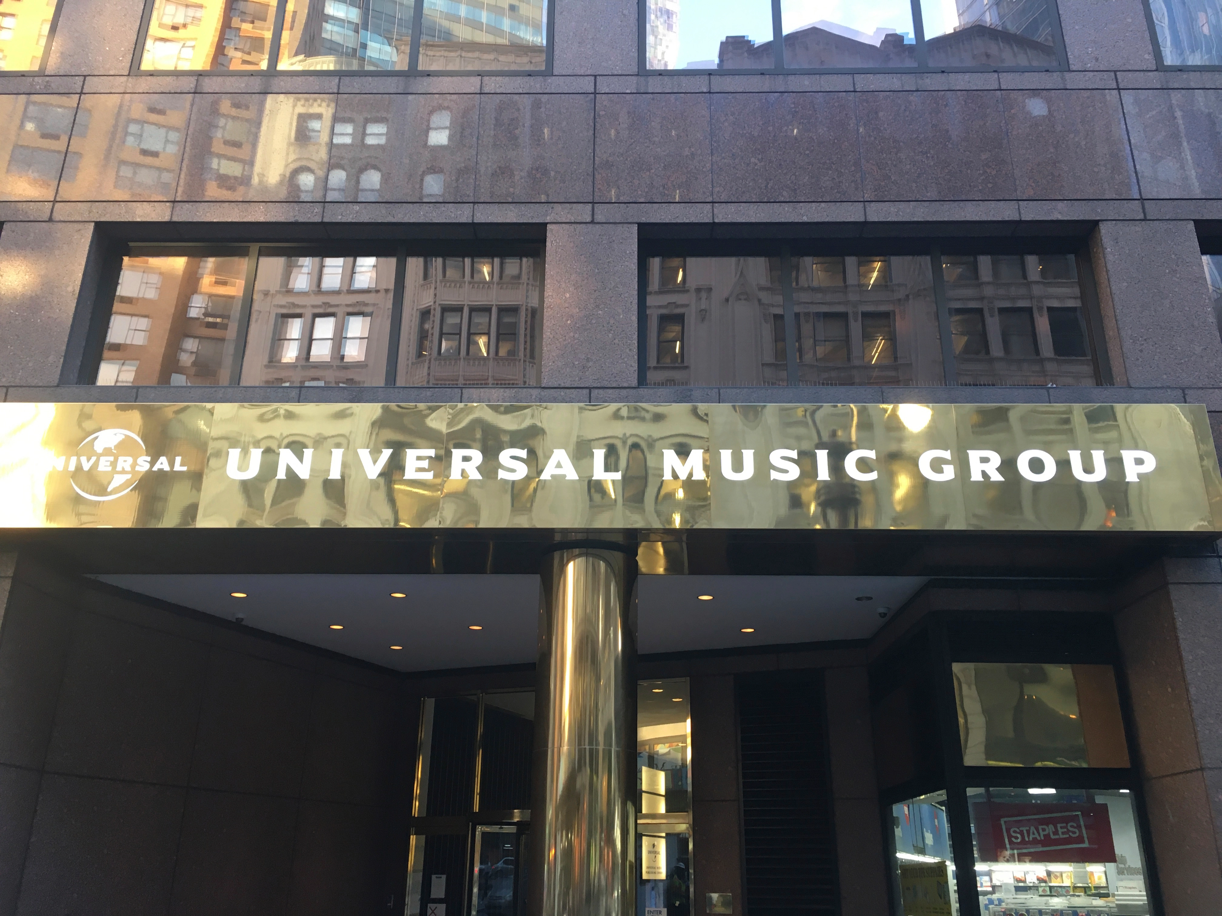 Universal Music Group требует закрыть разработчикам ИИ доступ к музыке
