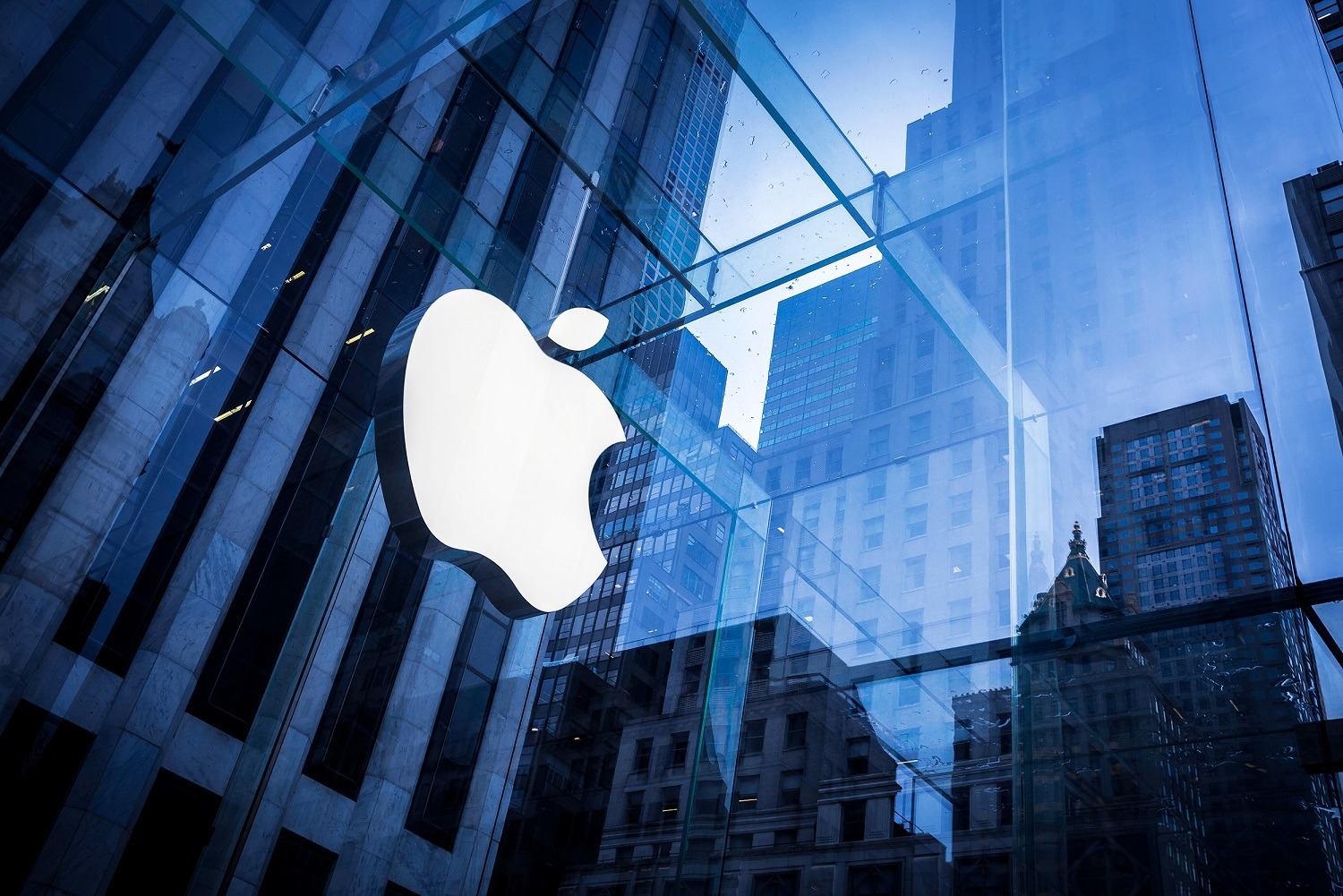 За что 18-летний студент подал иск против Apple на 1 млрд долларов?