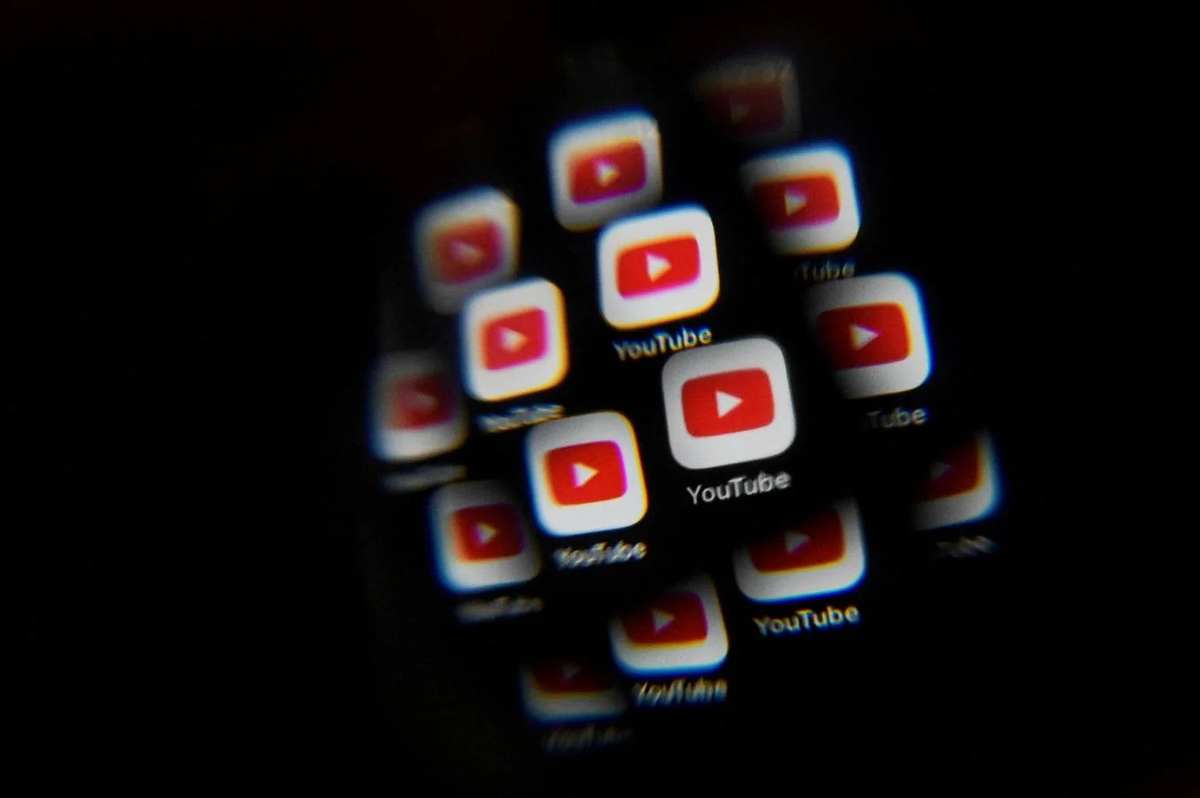 Правительство США требует от YouTube данные о просмотрах видео пользователями